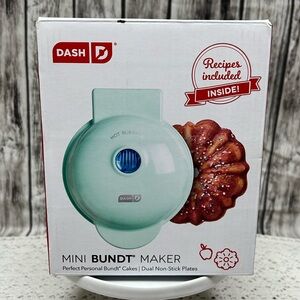 Dash~ Mini Bundt Cake Maker~Aqua